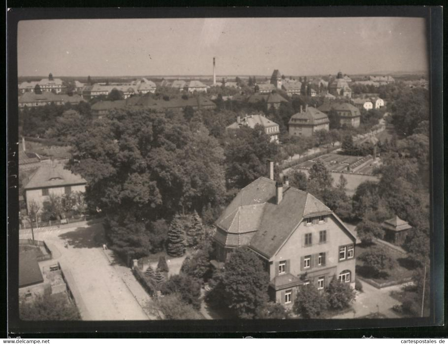 Fotografie Brück & Sohn Meissen, Ansicht Arnsdorf I. Sa., Blick Auf Die Stadt Mit Einzelstehendem Wohnhaus  - Places