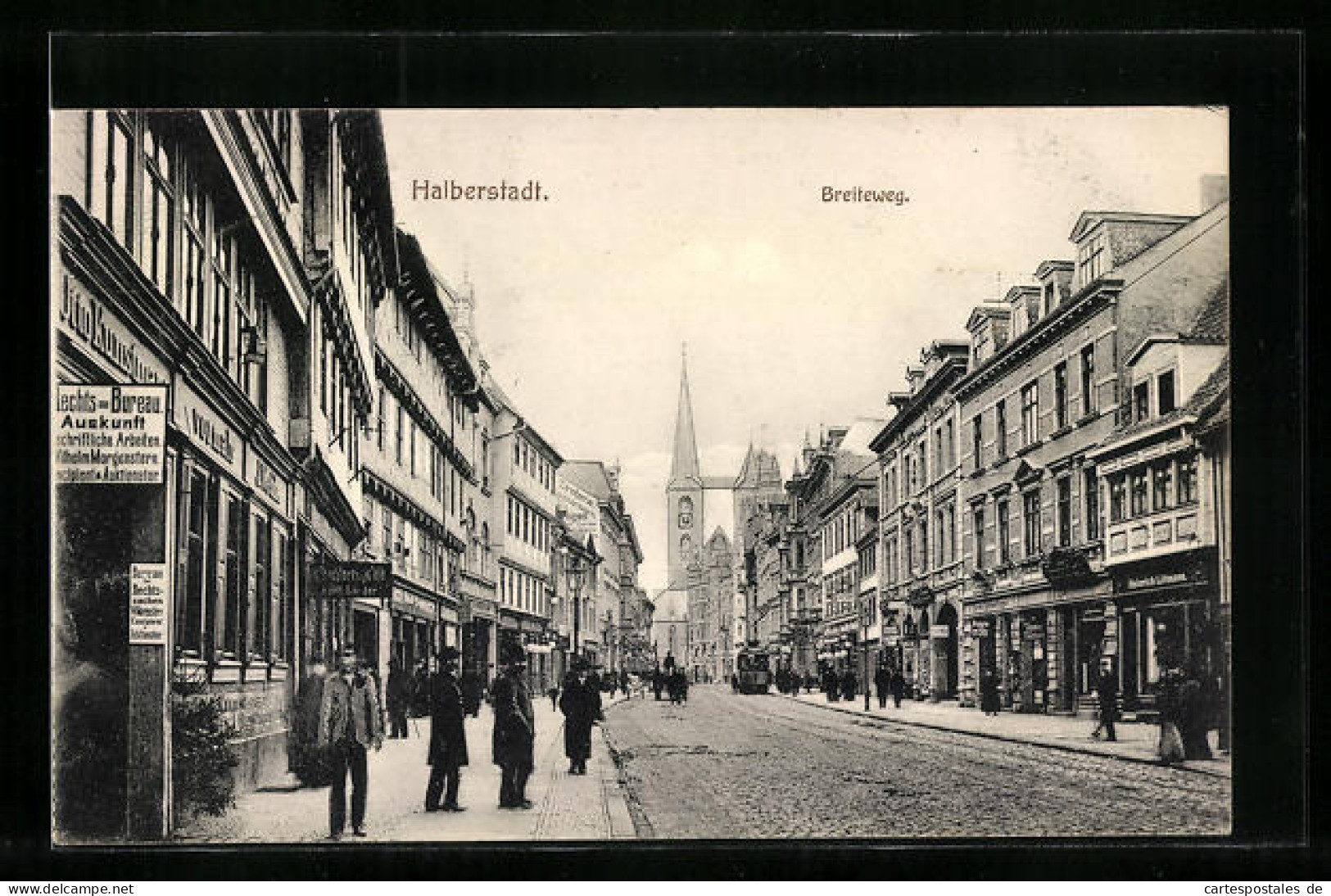 AK Halberstadt, Strasse Breiteweg Mit Geschäften, Kirche Und Strassenbahn  - Tram
