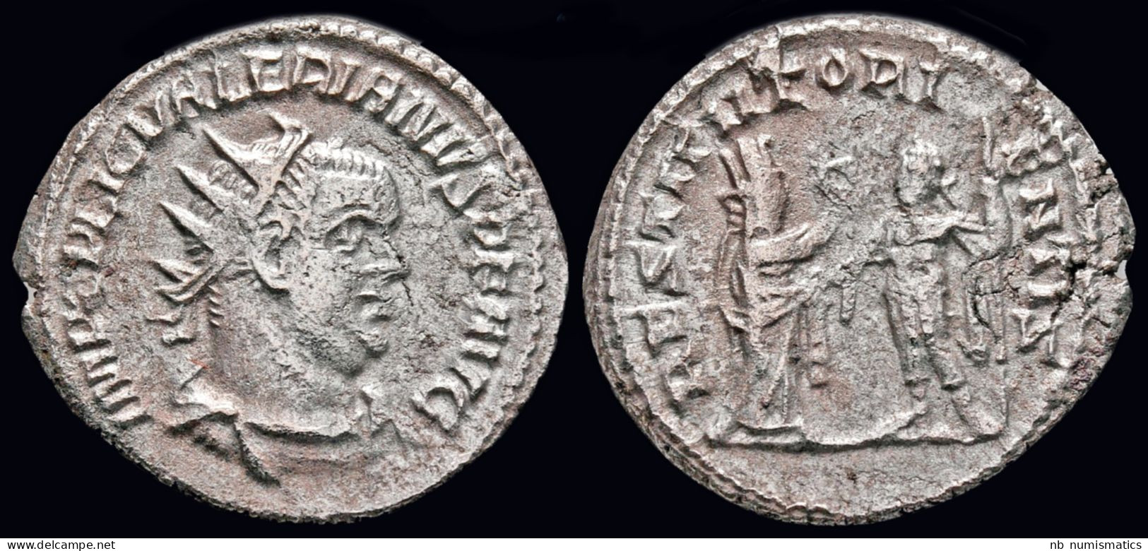 Valerian I AR Antoninianus The Orient Presenting Wreath To Emperor - The Military Crisis (235 AD To 284 AD)