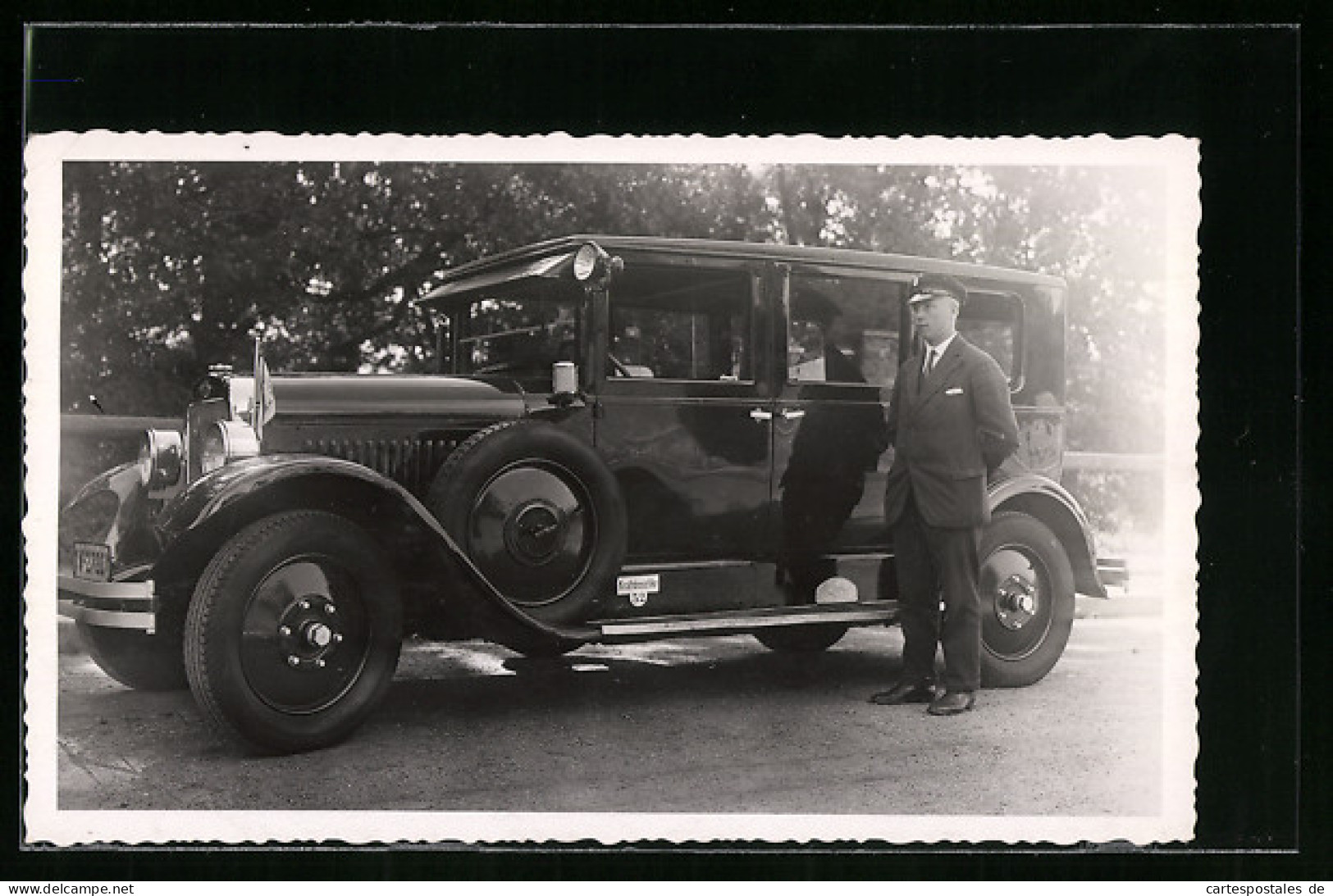 Foto-AK Fahrer Neben Opel Auto Kraftdroschke 52, 1932  - Passenger Cars