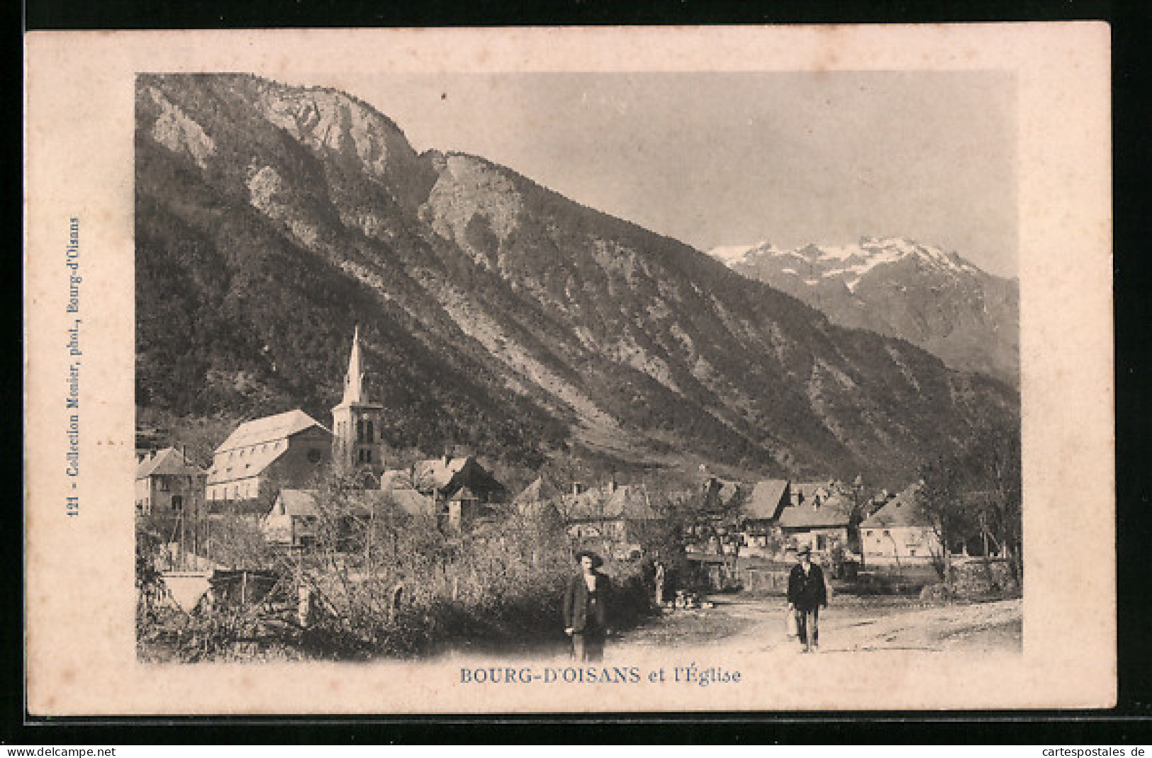 CPA Bourg-d`Oisans, Le Village Et L`Eglise  - Bourg-d'Oisans