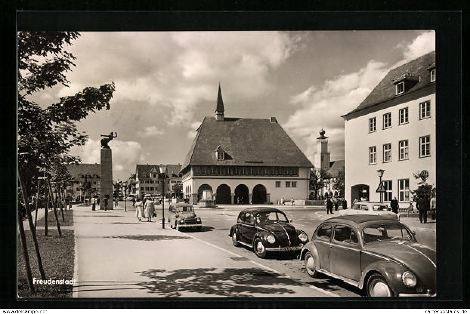 AK Freudenstadt / Schwarzwald, Marktplatz Mit Gedenksäule Und Stadthaus  - Freudenstadt