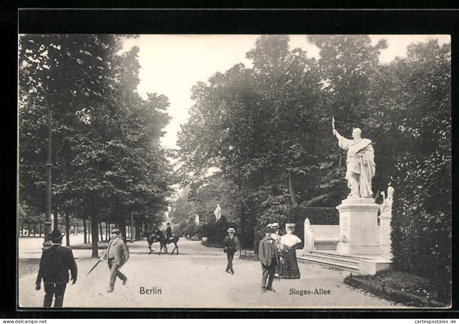 AK Berlin-Tiergarten, Spaziergänger In Der Sieges-Allee  - Tiergarten