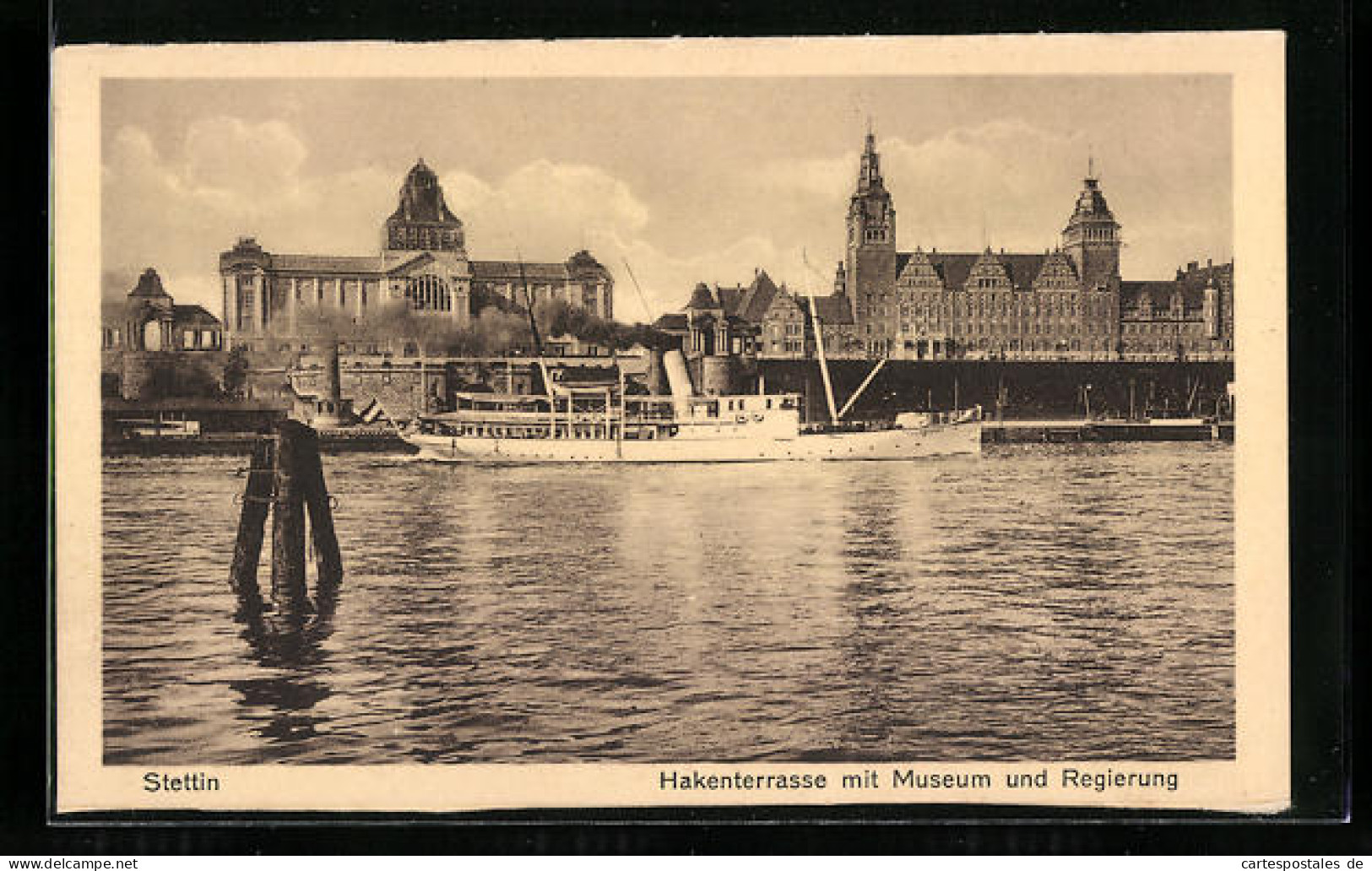 AK Stettin, Hakenterrasse Mit Museum Und Regierung, Flusspartie Mit Dampfer  - Pommern