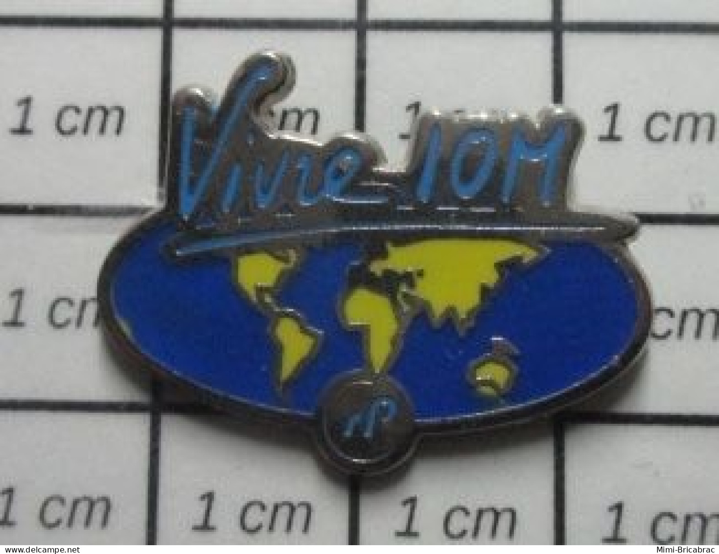 811B Pin's Pins / Beau Et Rare / THEME : MARQUES / RHONE POULENC PLANISPHERE VIVRE IOM Par ELIXYR - Marques