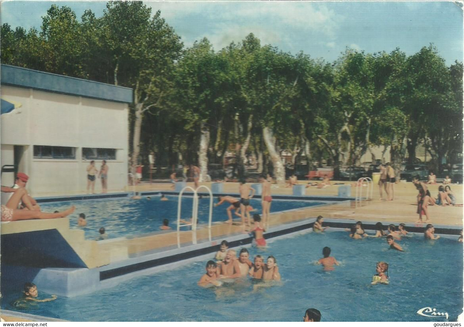 St-Maximin-la-Ste-Baume - La Piscine - Arch. : M. Yves Franchesquin - (P) - Saint-Maximin-la-Sainte-Baume