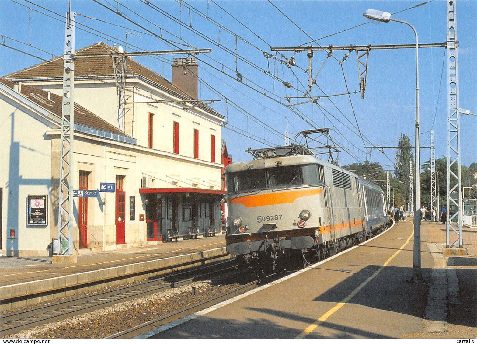 21-MONTBARD-GARE-AUTORAIL-N 598-A/0225 - Montbard