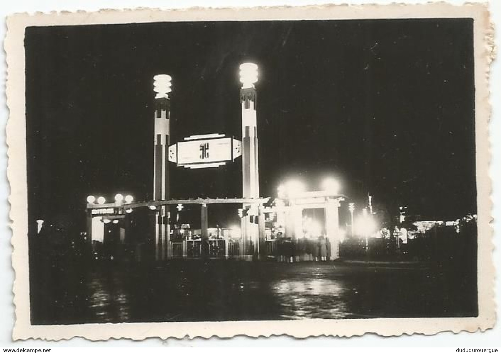 VIETNAM , INDOCHINE , FOIRE DE HUE DANS LES ANNEES 1930 : LA PORTE ILLUMINEE - Azië