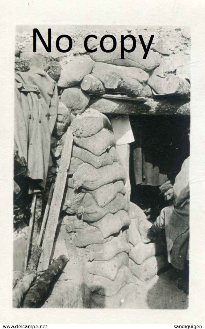 PHOTO FRANCAISE - POILUS DANS UN ABRI CONTRE LE BOMBARDEMENT A AUBERIVE PRES DE PROSNES - REIMS MARNE GUERRE 1914 1918 - Guerre, Militaire