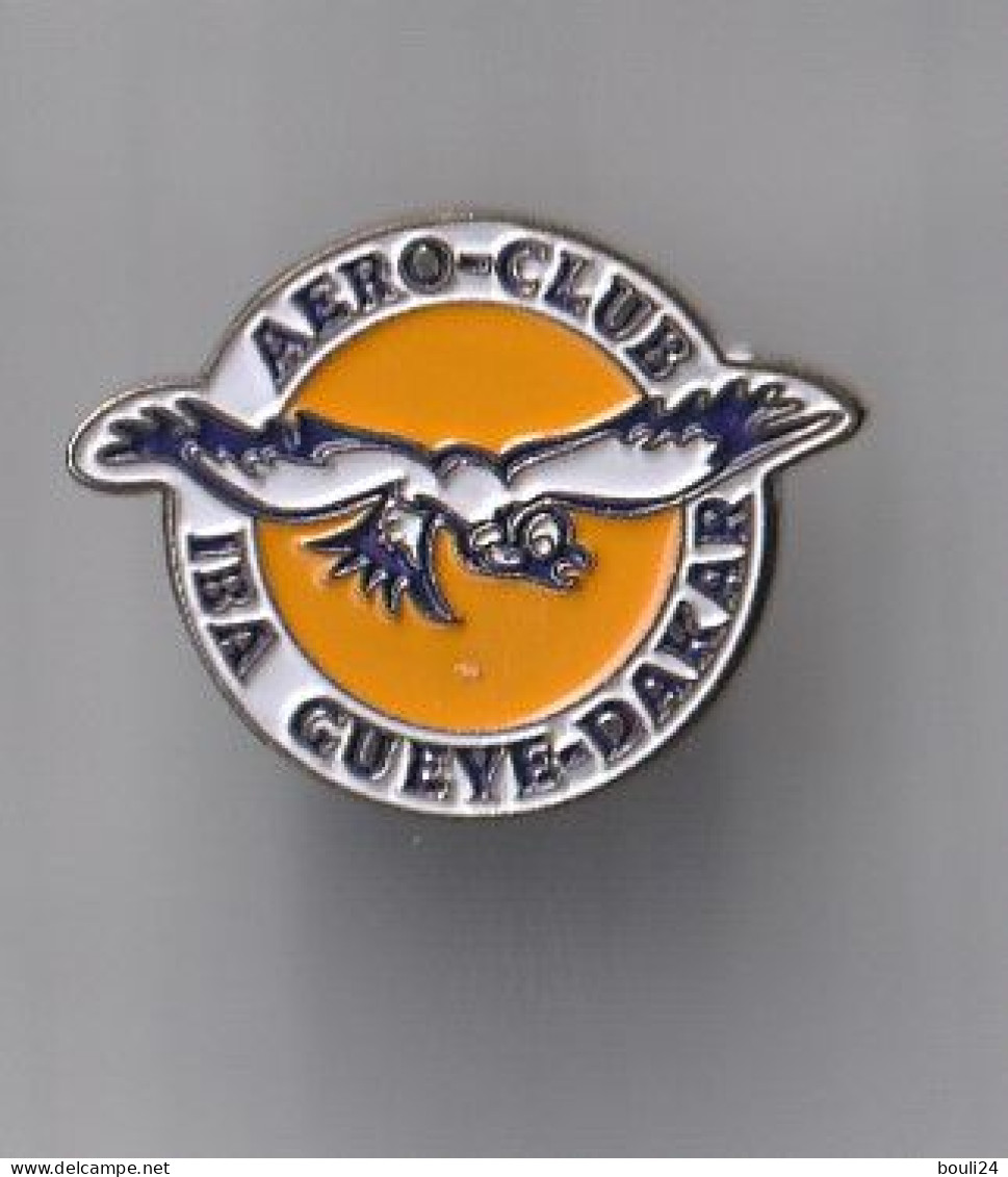 PIN'S THEME  AVION AERO CLUB  IBA  GUEYE DAKAR   AU SENEGAL - Aerei