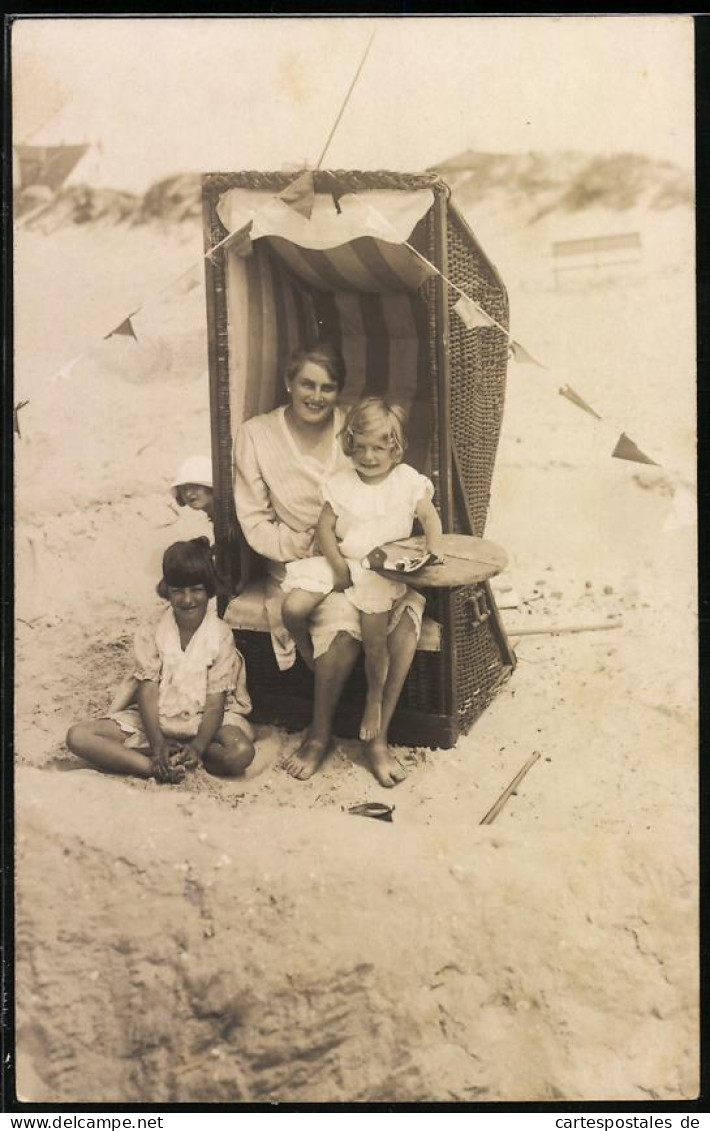Fotografie Arthur Dreyer, St. Peter, Ansicht St. Peter, Mutter Mit Töchtern Beim Strandausflug Im Stradkorb 1927  - Orte