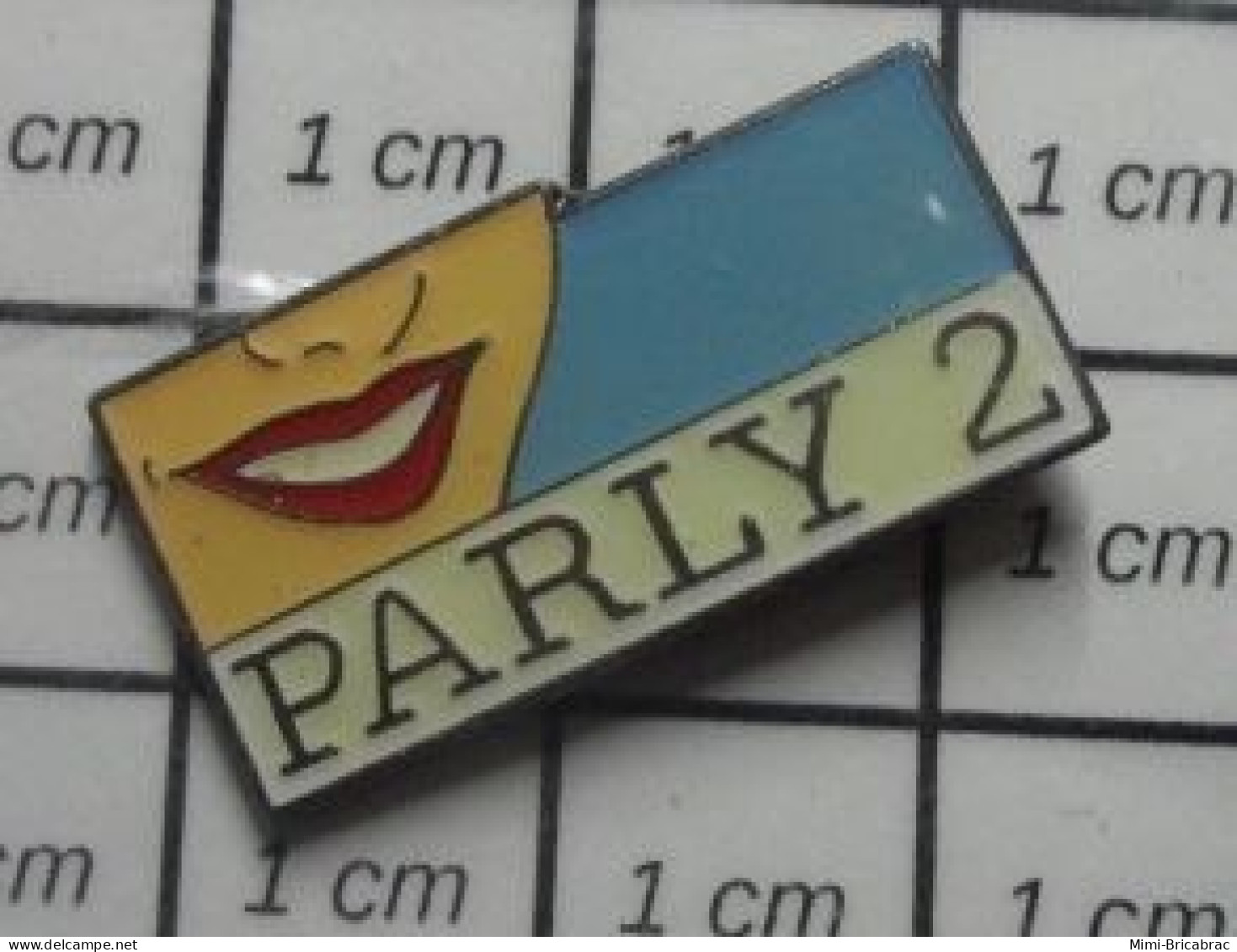 811B Pin's Pins / Beau Et Rare / MARQUES / BOUCHE ROUGE CENTRE COMMERCIAL PARLY 2 VARIANTE BLEUE - Rugby