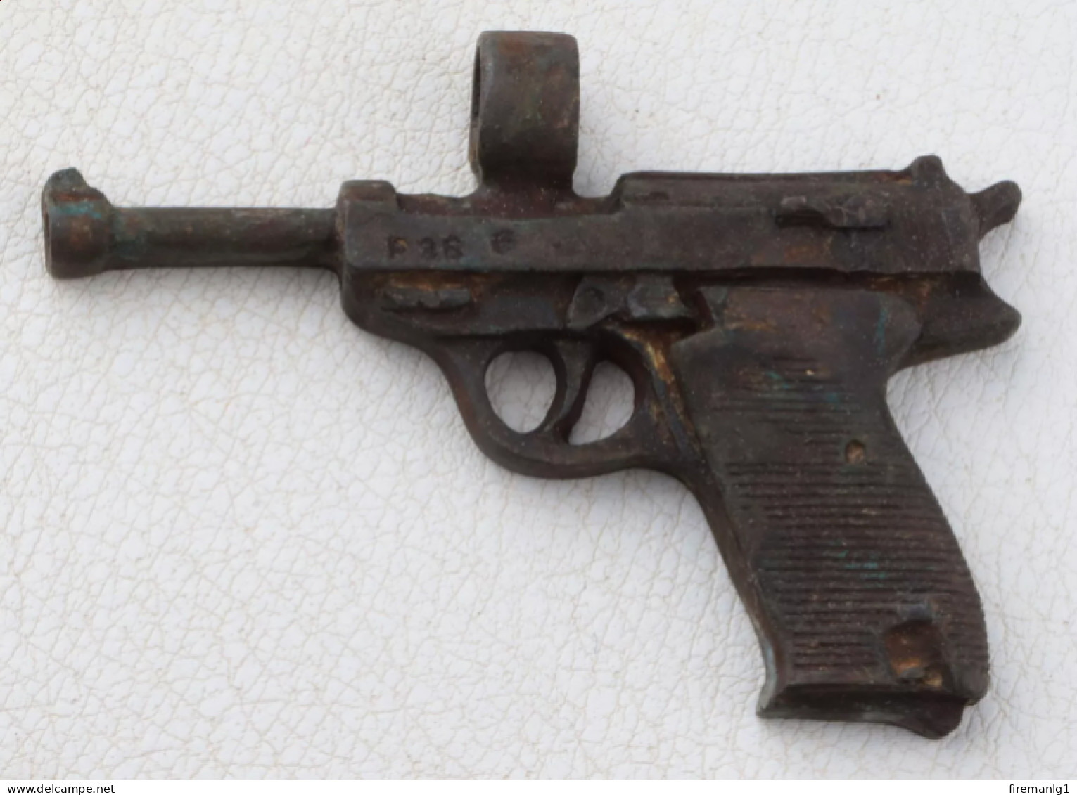 PENDANT Pistol WW2 wwII WW1 wwI GUN German Parabelum Bronze 43x31x7 mm 13.62 g