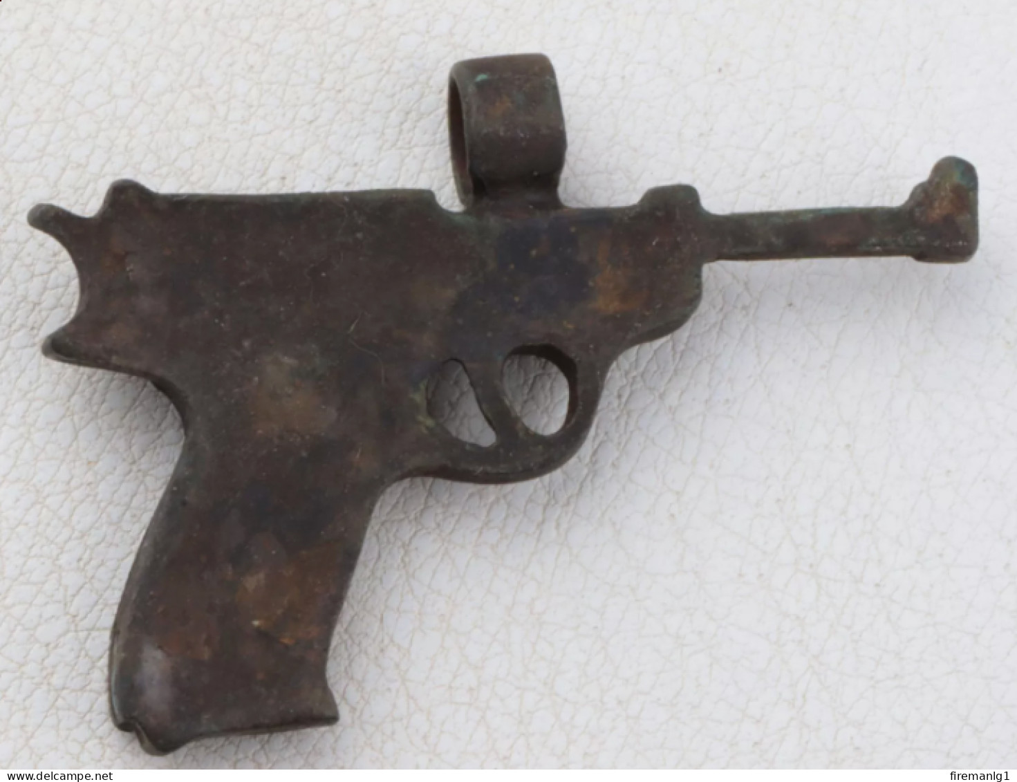 PENDANT Pistol WW2 wwII WW1 wwI GUN German Parabelum Bronze 43x31x7 mm 13.62 g
