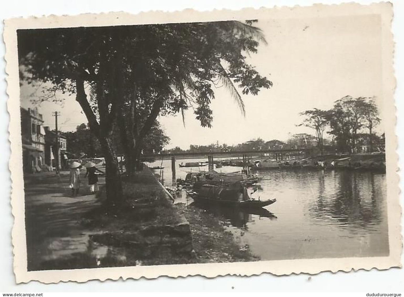 VIETNAM , INDOCHINE ,  HUE DANS LES ANNEES 1930 : CANAL DONG - BA ET PONT GIA - HOI - Asien