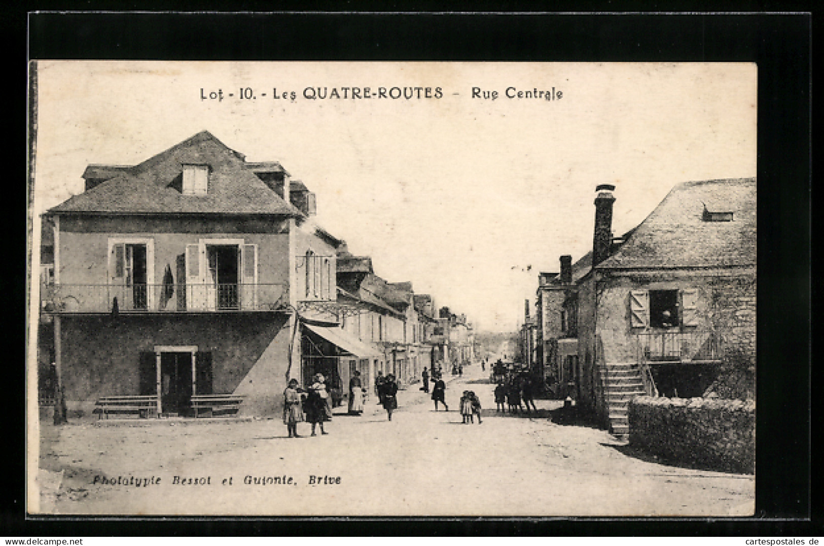 CPA Les Quatre-Routes, Rue Centrale  - Other & Unclassified