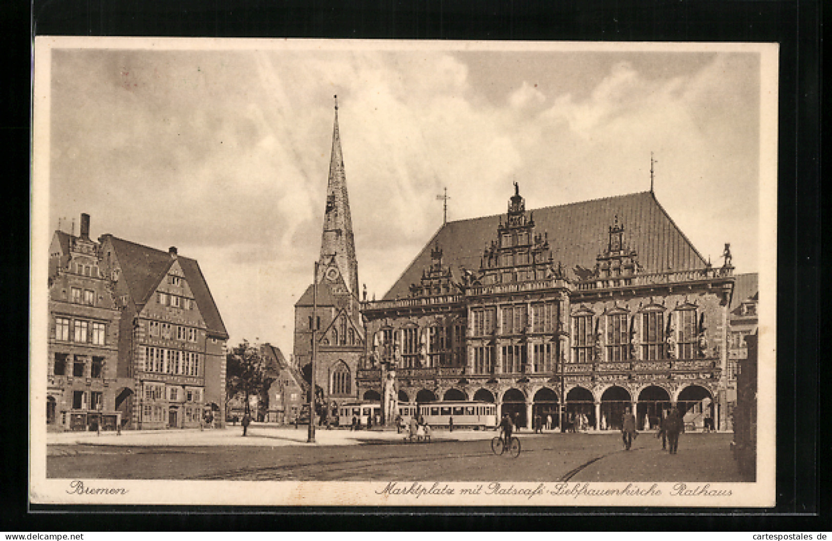 AK Bremen, Marktplatz Mit Rathaus, Ratscafe, Liebfrauenkirche Und Strassenbahn  - Tramways