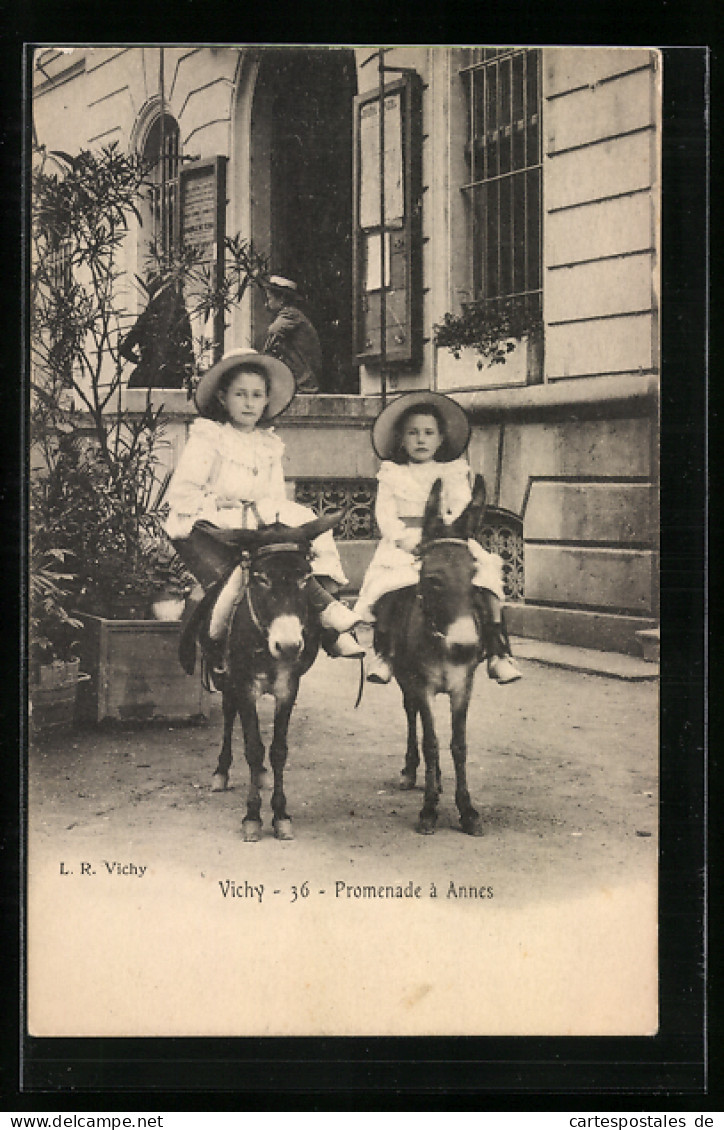 CPA Vichy, Promenade à Annes  - Vichy