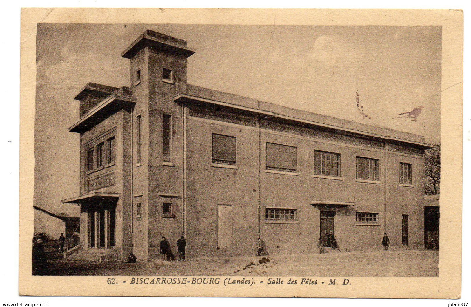 CPA   40      BISCAROSSE      -   LA SALLE DES FETES - Biscarrosse