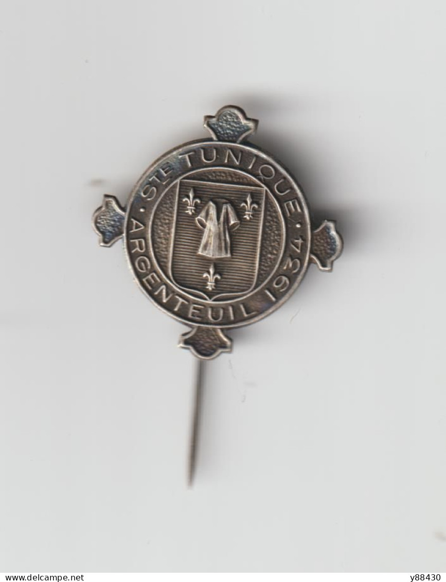 Broche Insigne Religieuse De 1934 - SAINTE TUNIQUE DU CHRIST - Basilique SAINT DENYS à  ARGENTEUIL 95 -  4 Scan - - Brooches