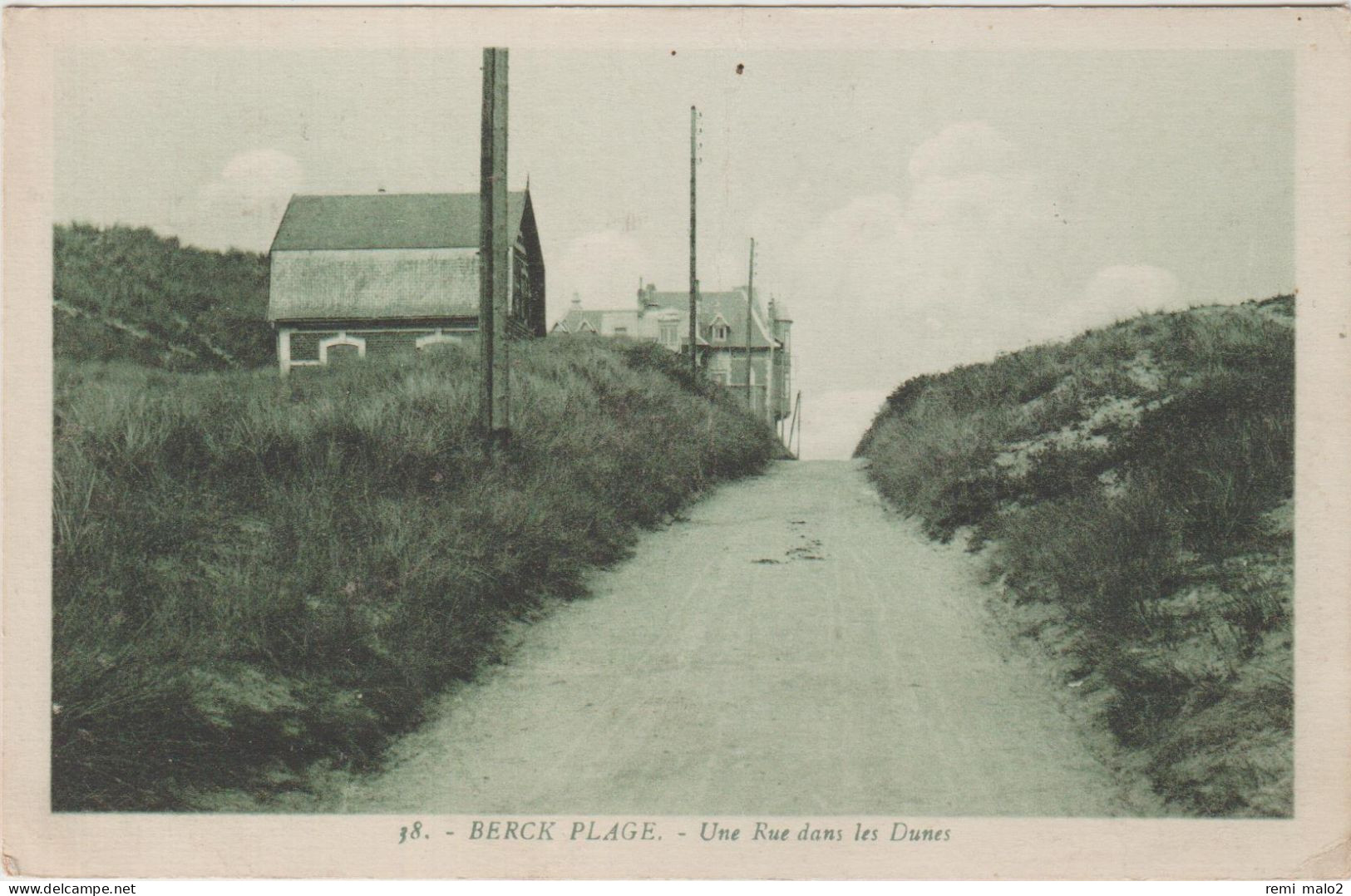 CARTE POSTALE   BERCK-PLAGE 62  Une Rue Dans Les Dunes - Berck