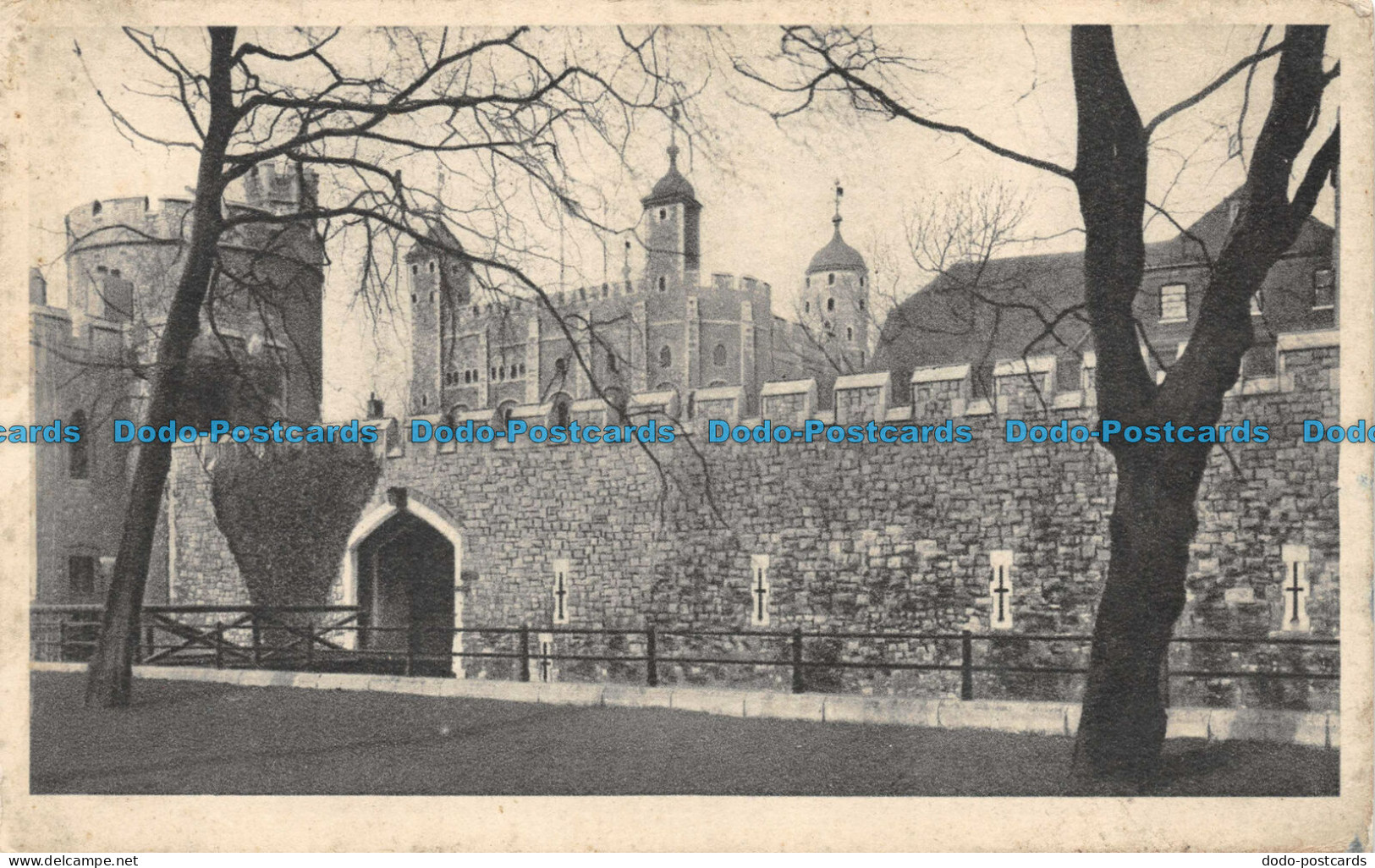 R068809 Tower Of London. General View Shewing Ramparts - Autres & Non Classés