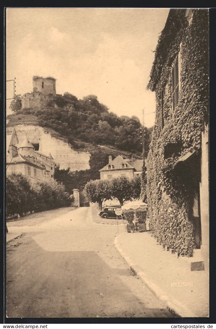 CPA La Roche-Guyon, Vue De La Rue Avec Burgblick  - La Roche Guyon