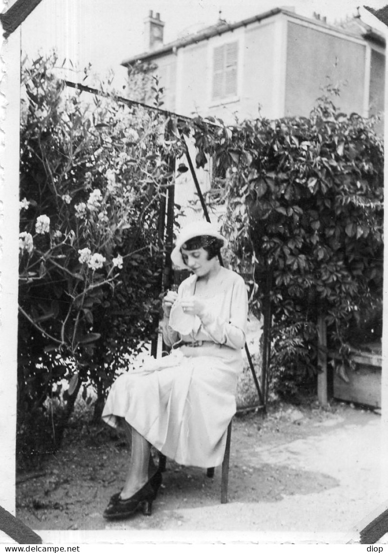 Photographie Vintage Photo Snapshot Mode Fashion Chapeau Hat &eacute;l&eacute;gance Chic - Other & Unclassified