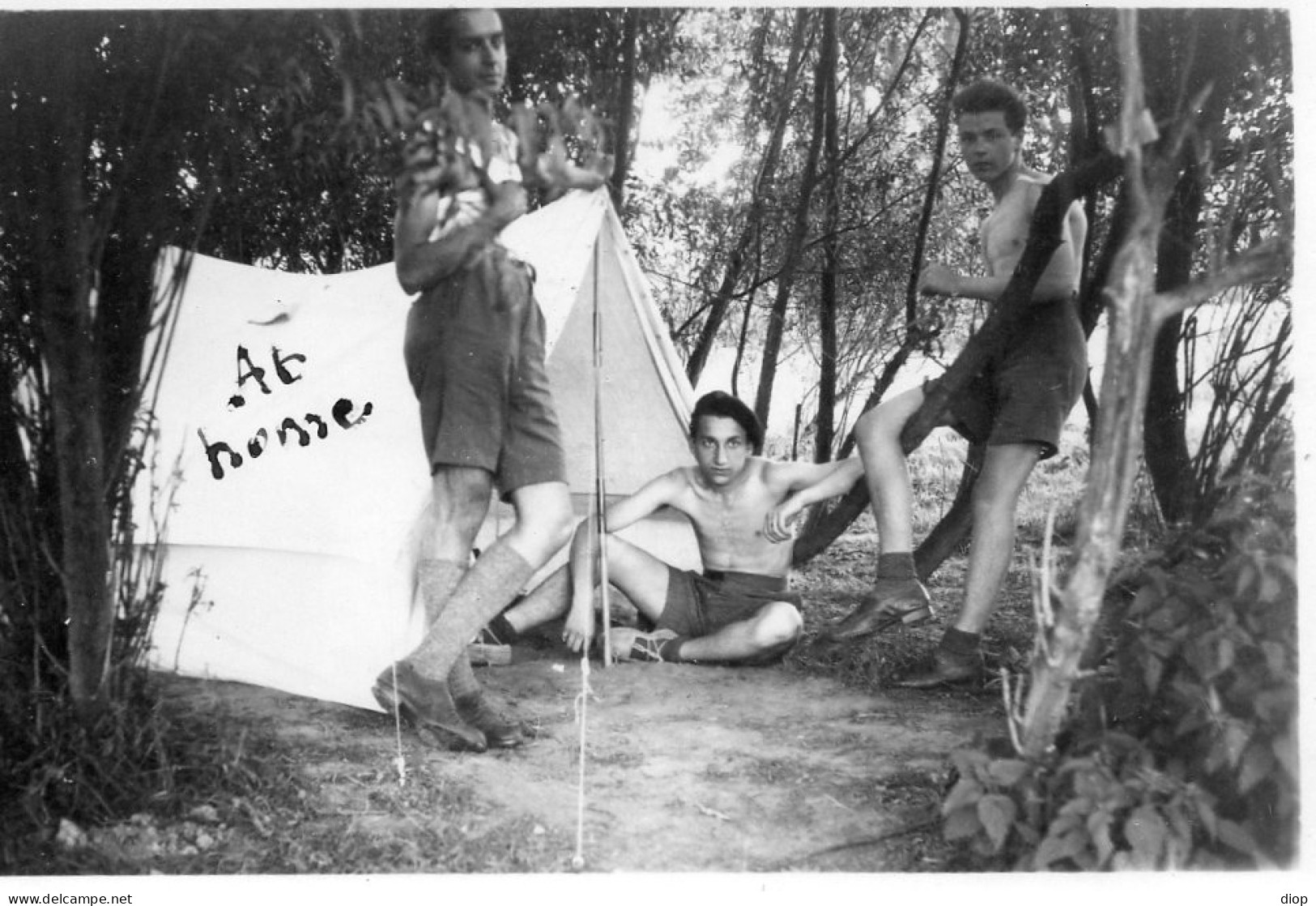 Photographie Vintage Photo Snapshot Camping Scout Tente Torse Nu  - Other & Unclassified