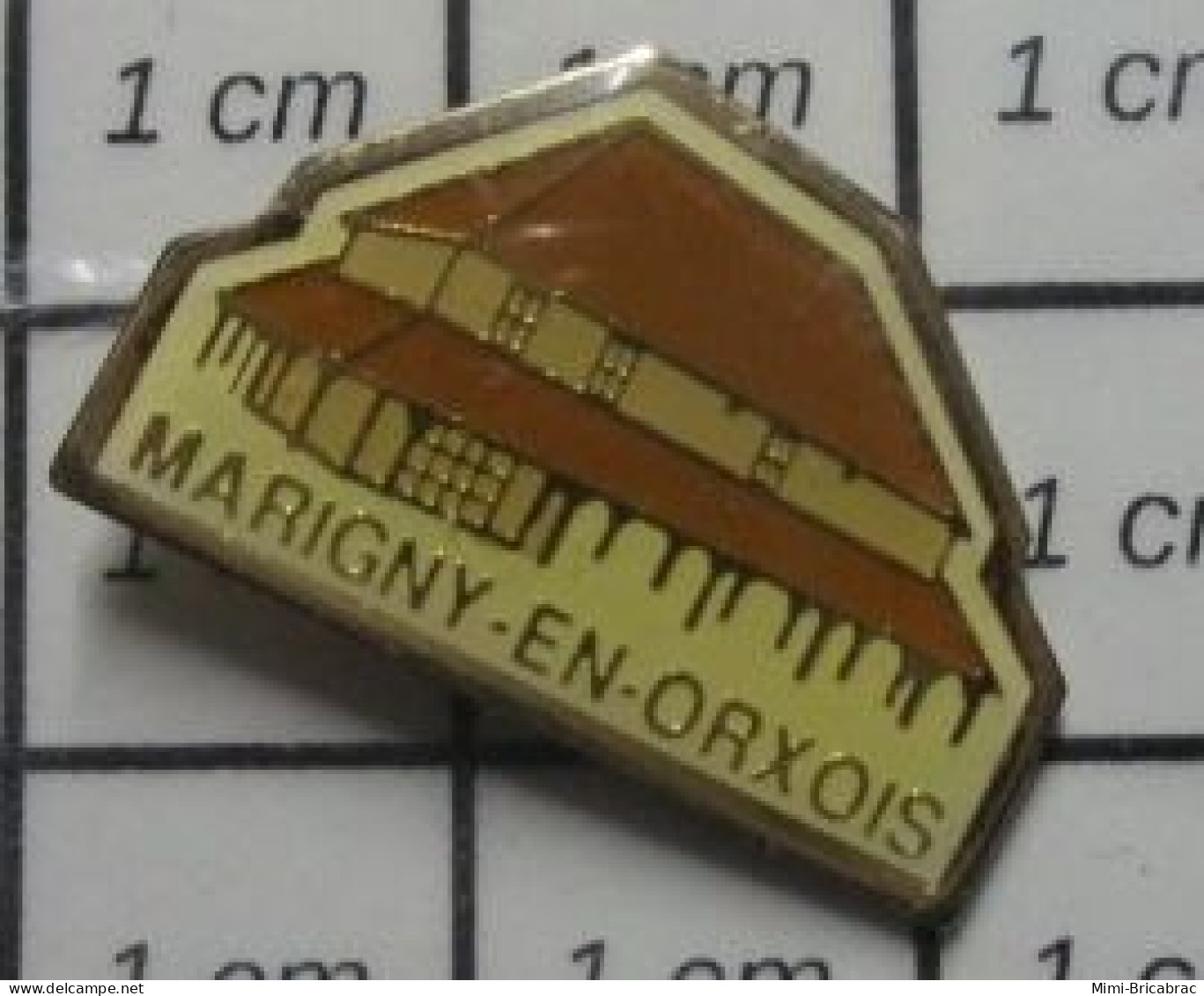 811B Pin's Pins / Beau Et Rare / THEME : VILLES / MARIGNY EN ORXOIS LA HALLE Aisne, En Région Hauts-de-France - Cities