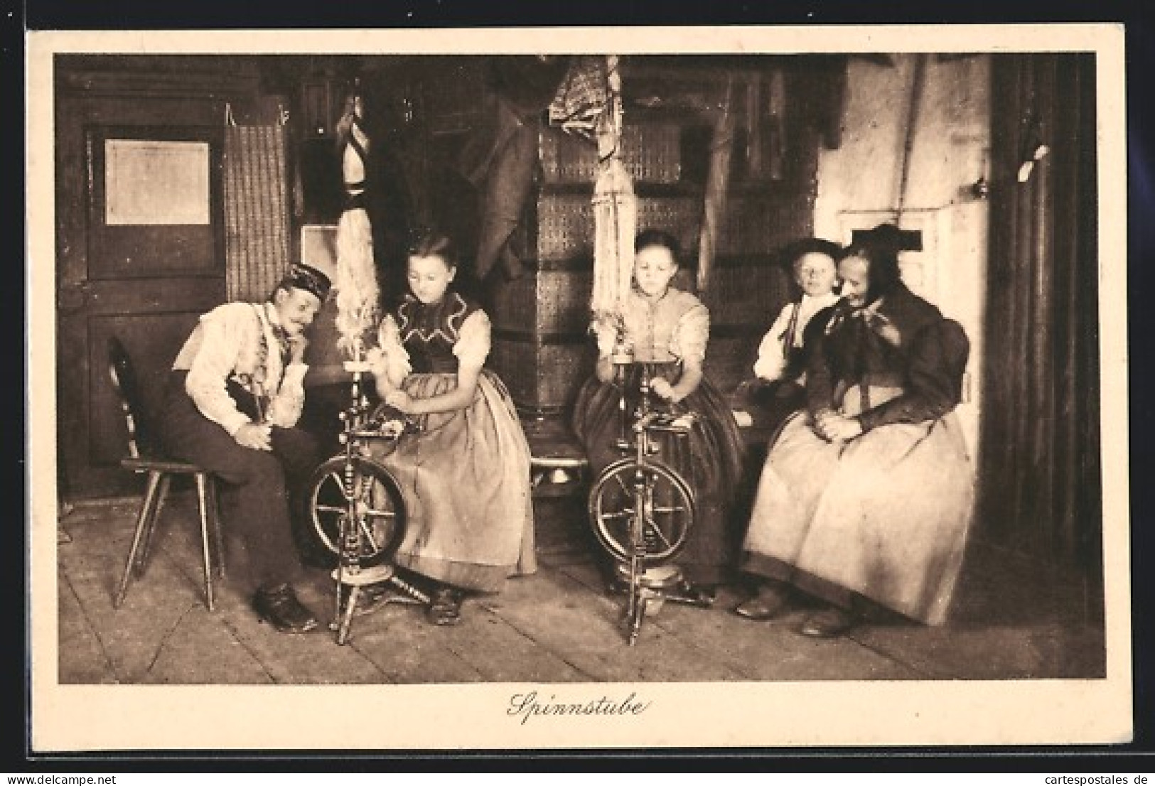 AK Schwarzwälder Frauen In Trachten An Spinnrädern  - Costumes