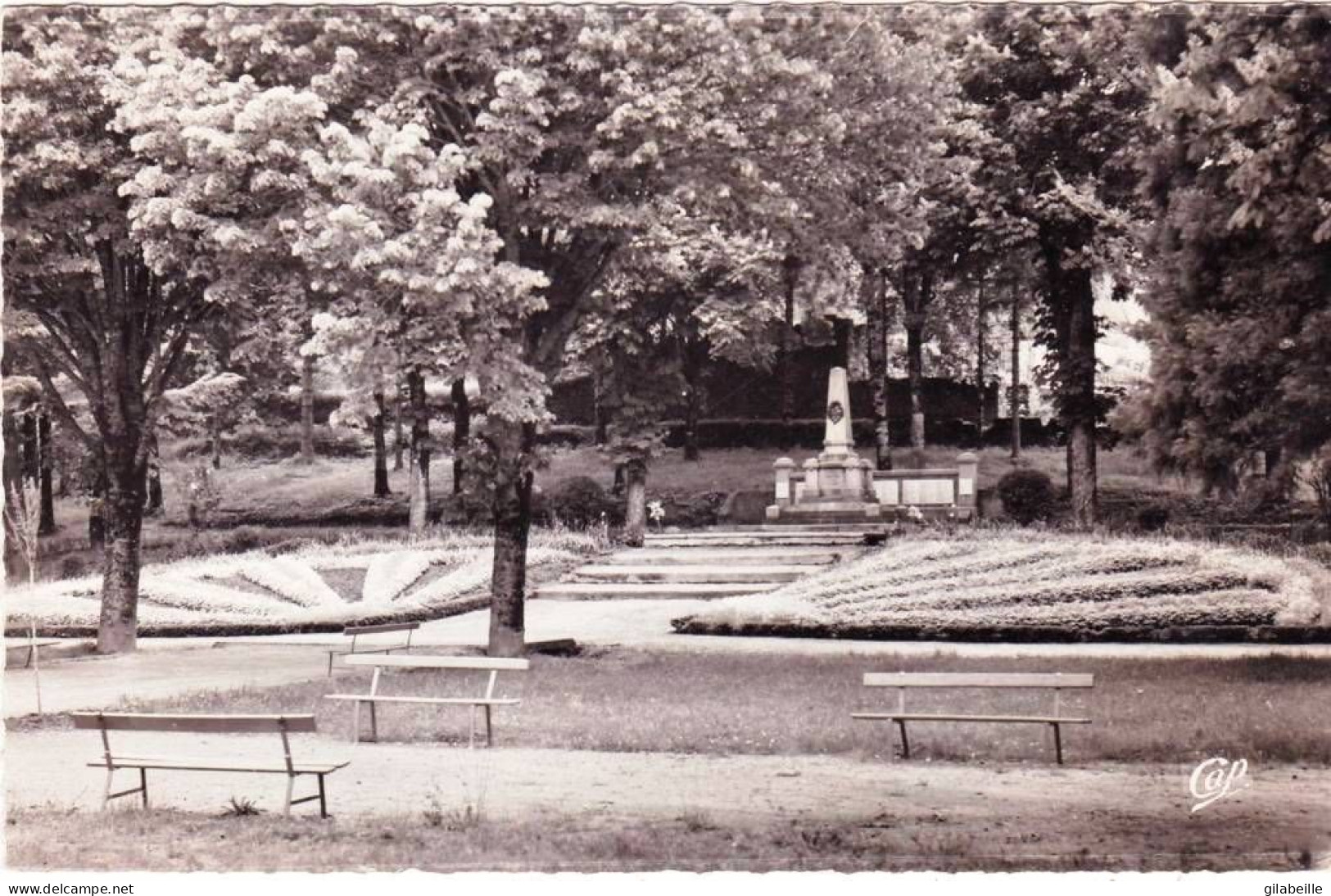 81 - Tarn -  LACAUNE  Les BAINS -  Le Jardin Public Et Le Monument Aux Morts - Other & Unclassified
