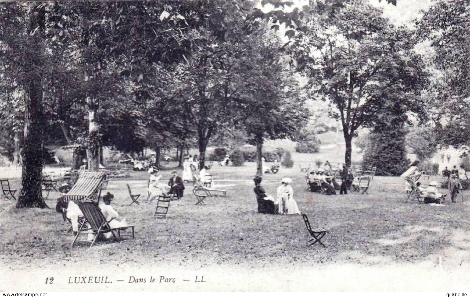 70 - Haute Saone -  LUXEUIL Les BAINS - Dans Le Parc - Luxeuil Les Bains