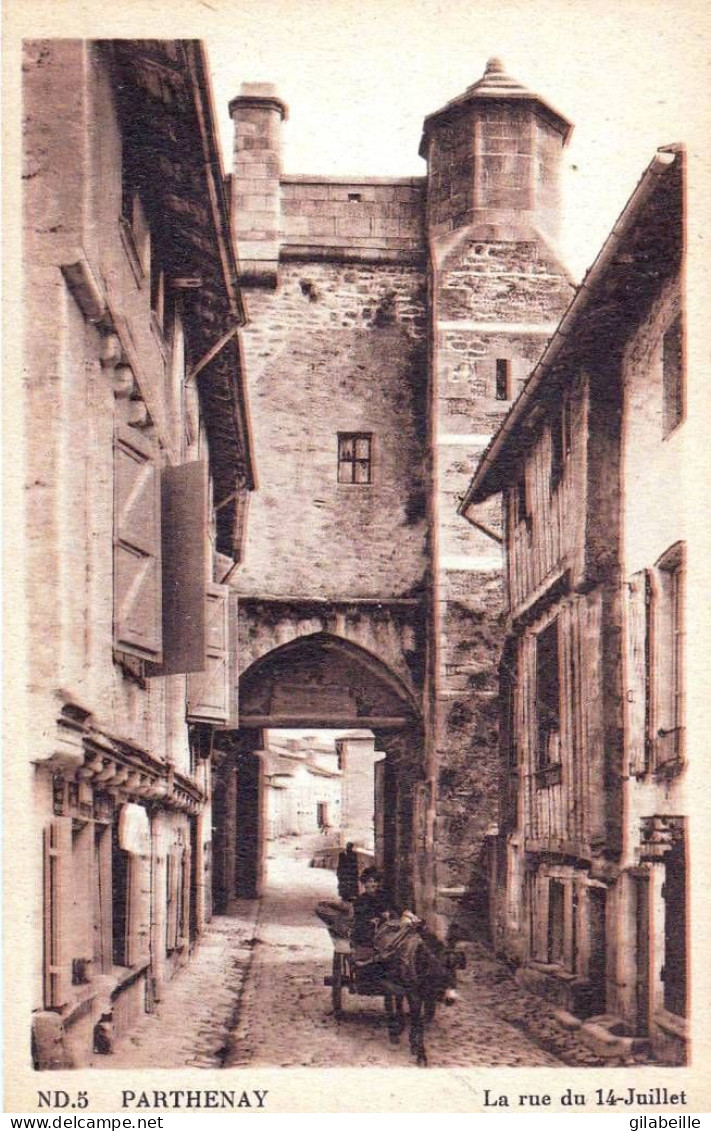 79 - Deux Sevres -  PARTHENAY - La Rue Du 14 Juillet - Parthenay