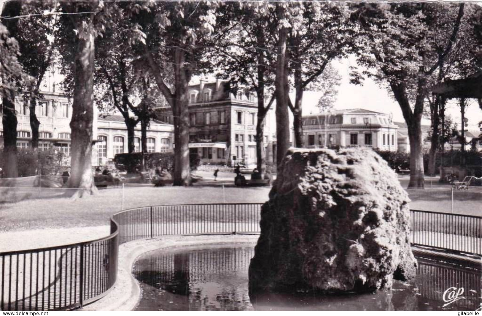 08 - Ardennes -  CHARLEVILLE - Square De La Gare - Charleville