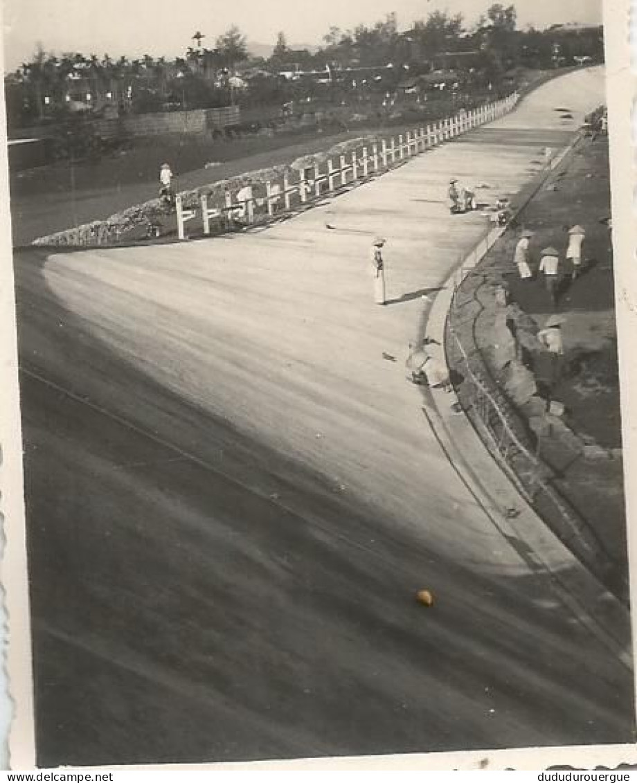 VIETNAM , INDOCHINE , HUE LE STADE : UNE COURBE IMPRESSIONNANTE - Asien