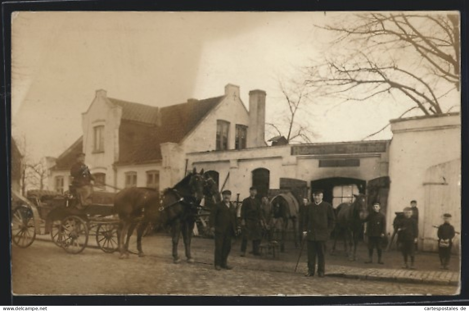 Foto-AK Kellinghusen, Hufschmiede Mit Kutsche Und Kleiner Versammlung  - Kellinghusen