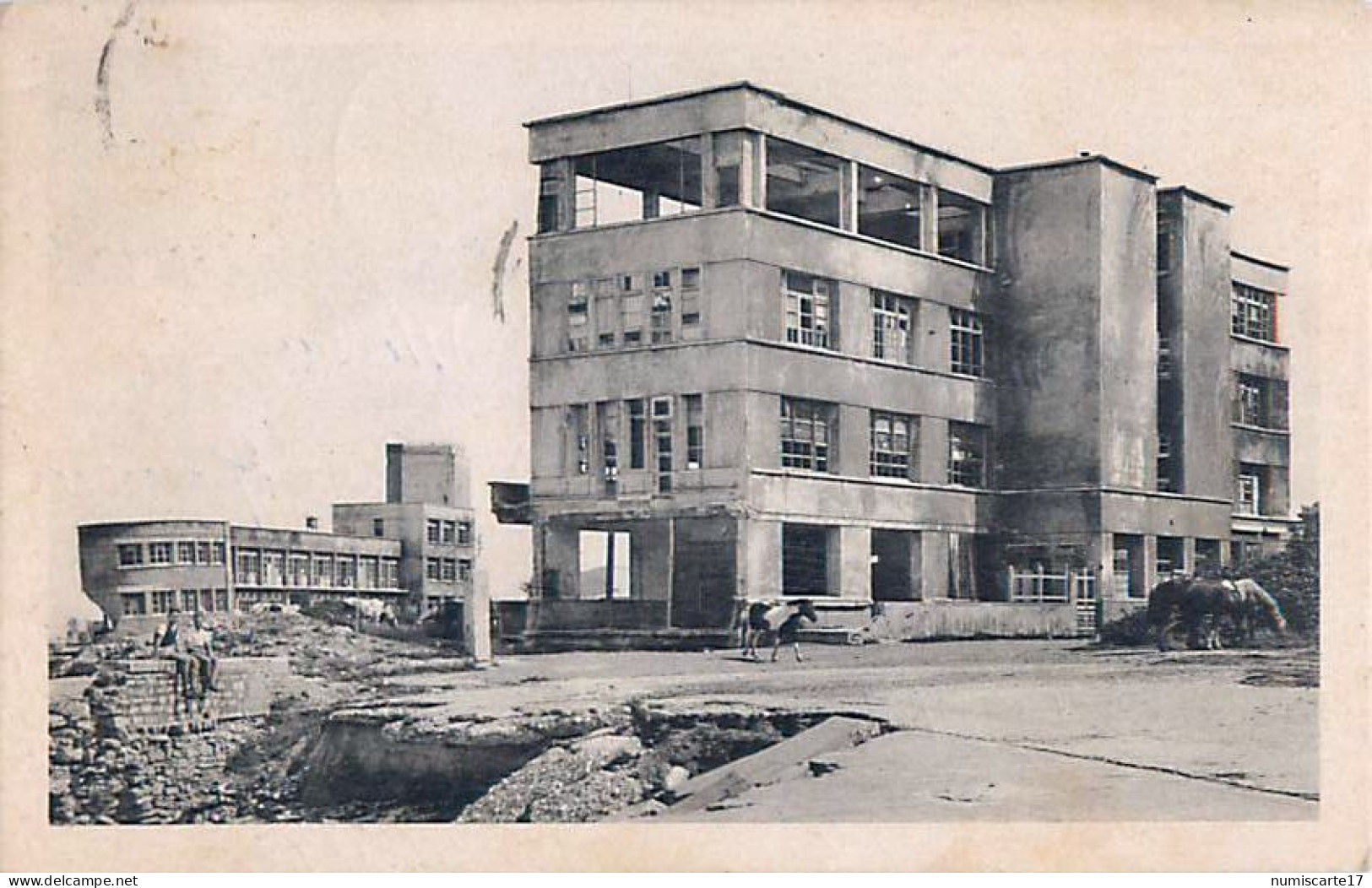 Cpsm ASNELLES 14 Les Bâtiments Du Sanatorium Après Les Bombardements De Juin 1944 - Chevaux  - - Other & Unclassified
