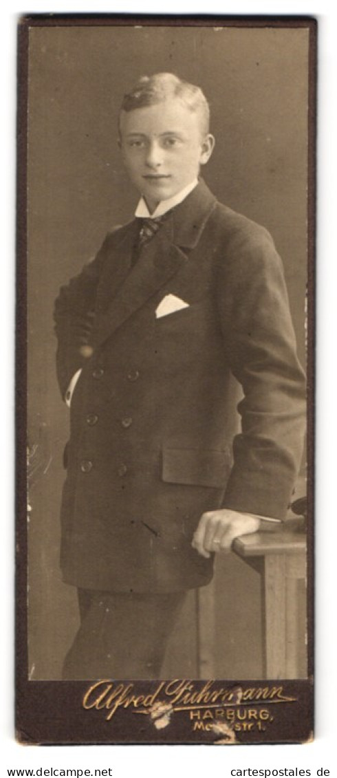 Fotografie Alfred Fuhrmann, Harburg, Junger Mann Im Anzug Mit Krawatte  - Anonyme Personen