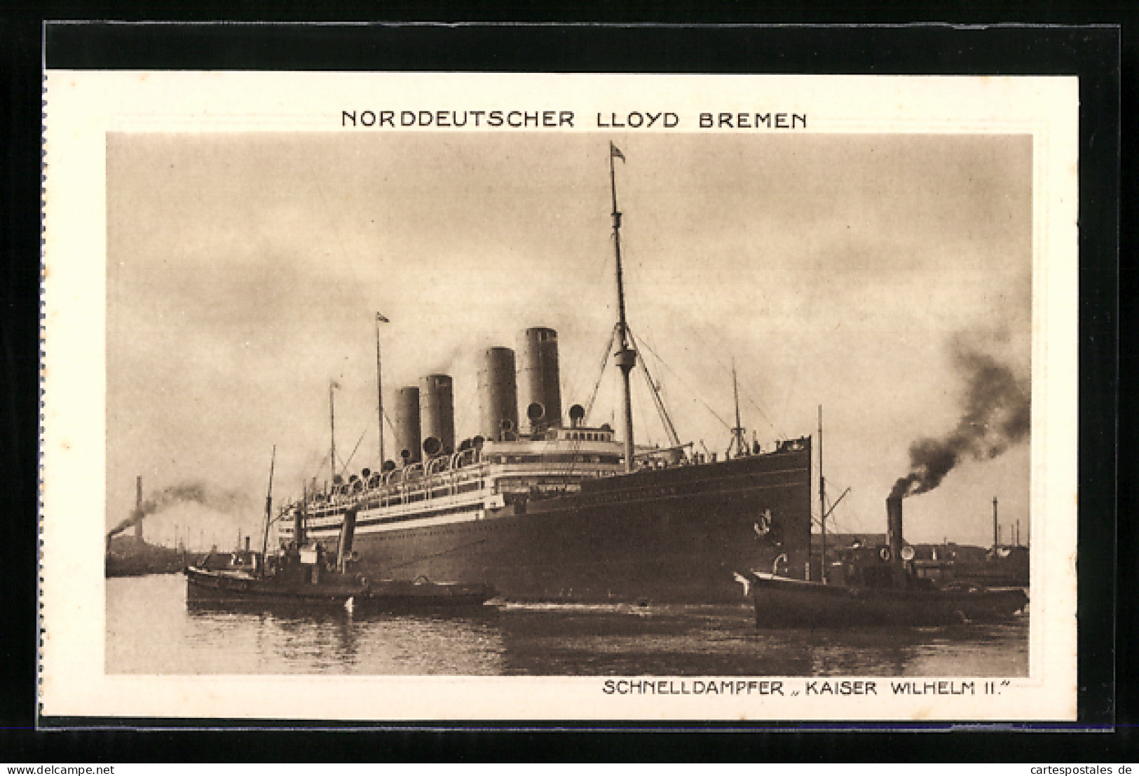 AK Schnelldampfer Kaiser Wilhelm II. Im Hafen Anliegend Mit Anderen Booten  - Steamers
