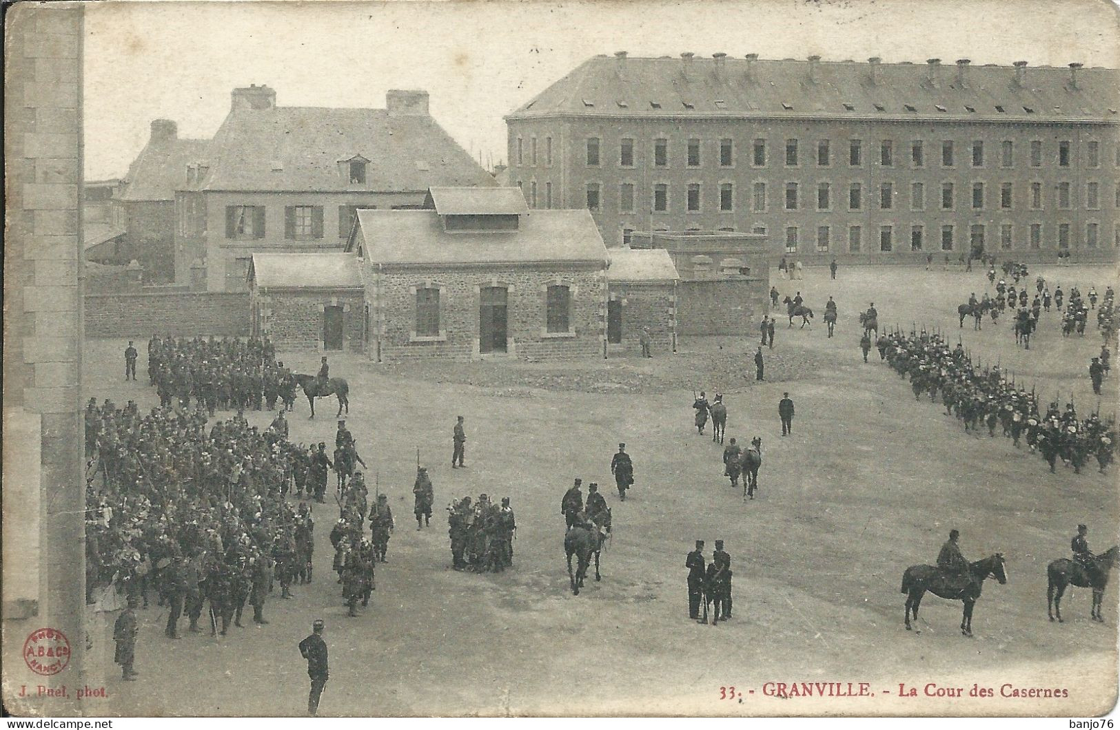 Granville (50) - La Cour Des Casernes - Granville