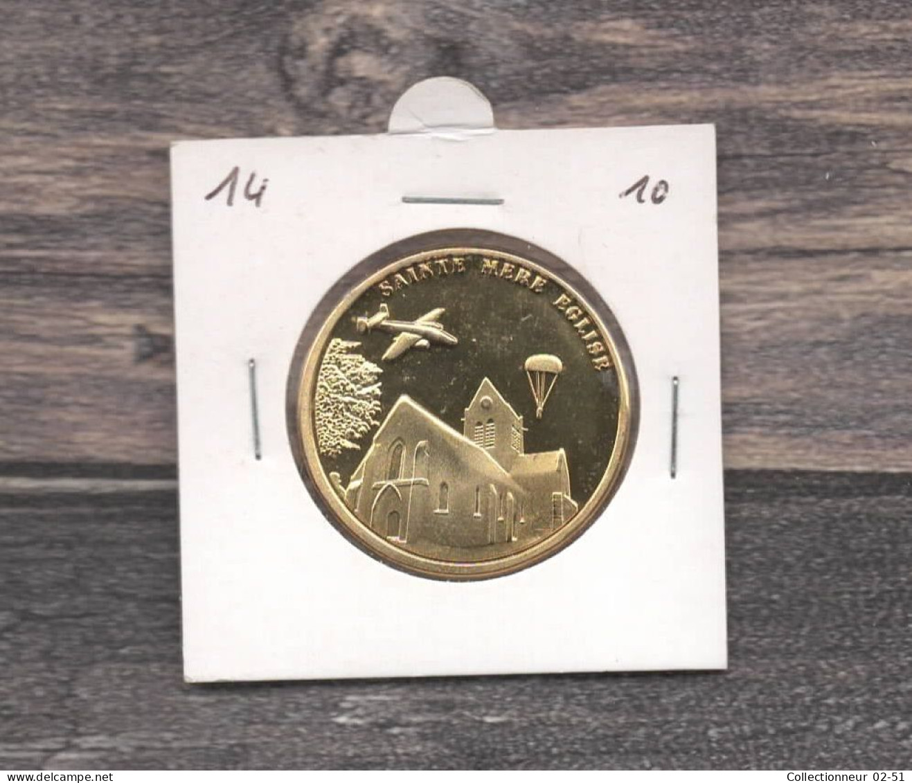 Médaille Souvenirs&Patrimoine :  Sainte Mère Eglise (couleur Or) - 2010 - Other & Unclassified