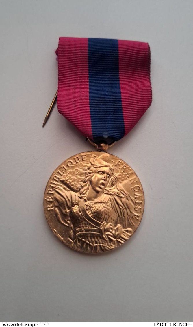 Médaille Militaire Défense Nationale - France