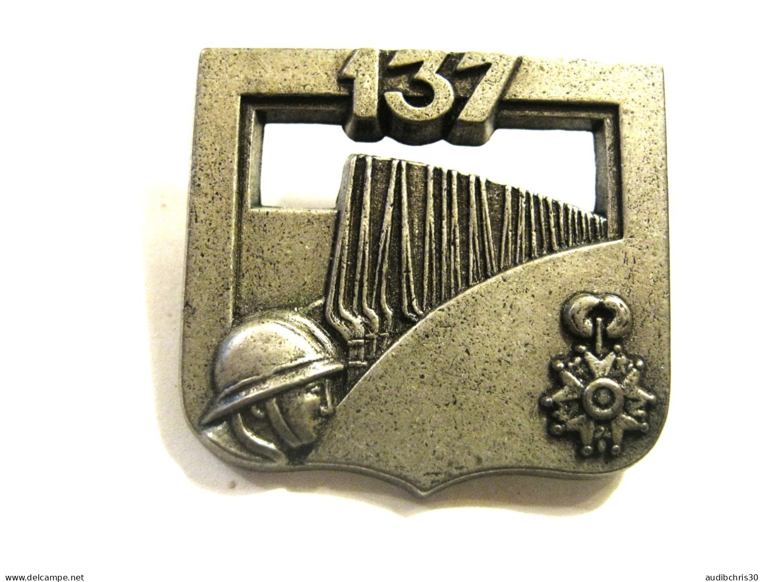 INSIGNE REGIMENT INFANTERIE 137° RI ETAT EXCELLENT Y. DELSART - Army