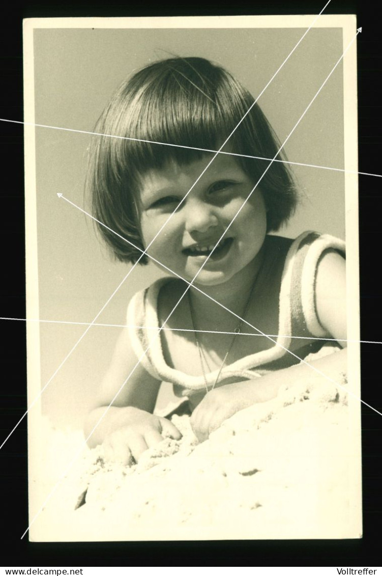 Orig. XL Foto 60er Jahre Süßes Mädchen Am Strand Im Sand,  Sweet Girl On The Beach In The Sand - Anonymous Persons