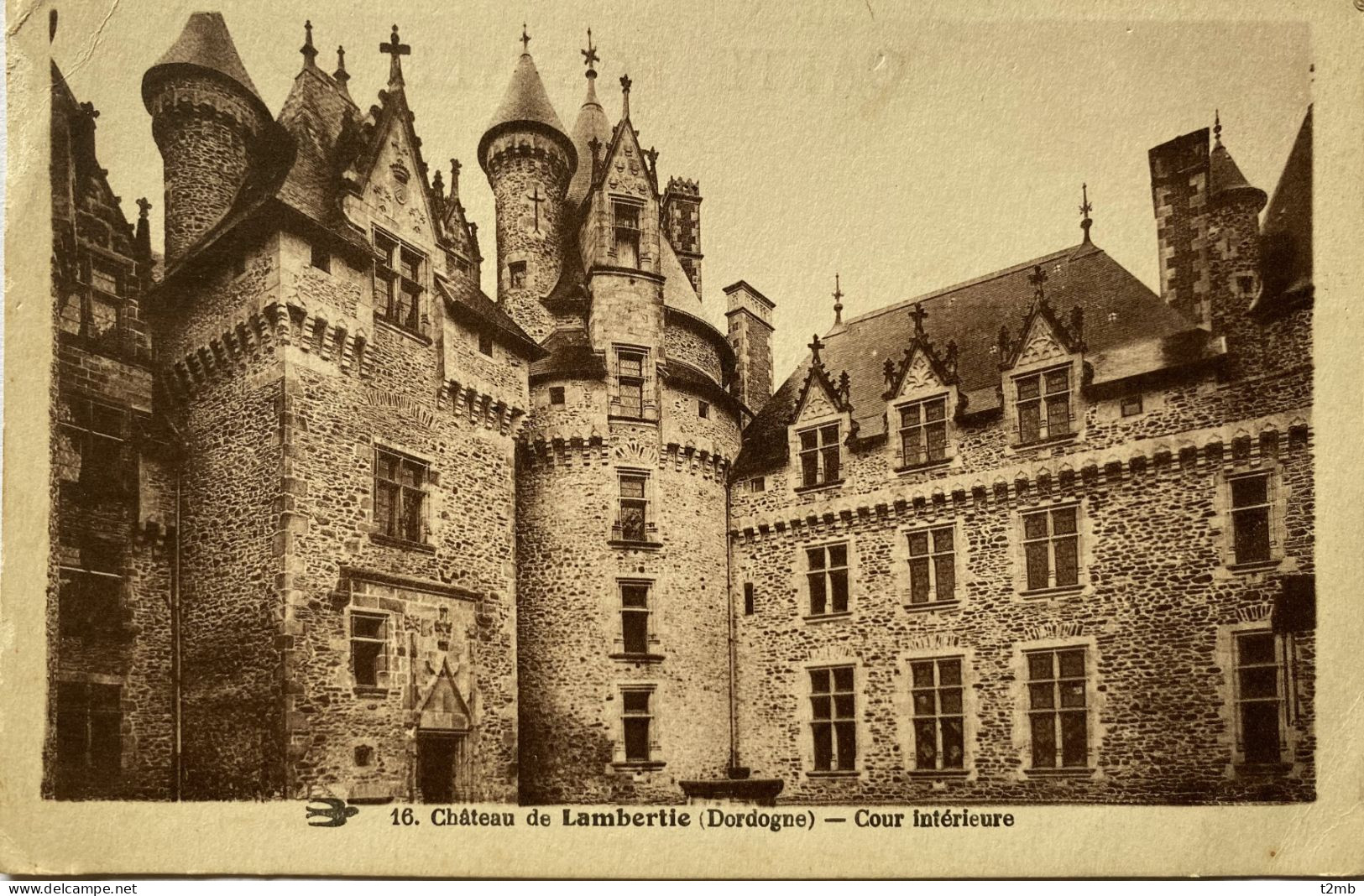 CPA (Dordogne). Château De Lambertie, Cour Intérieure (n°16) - Other & Unclassified