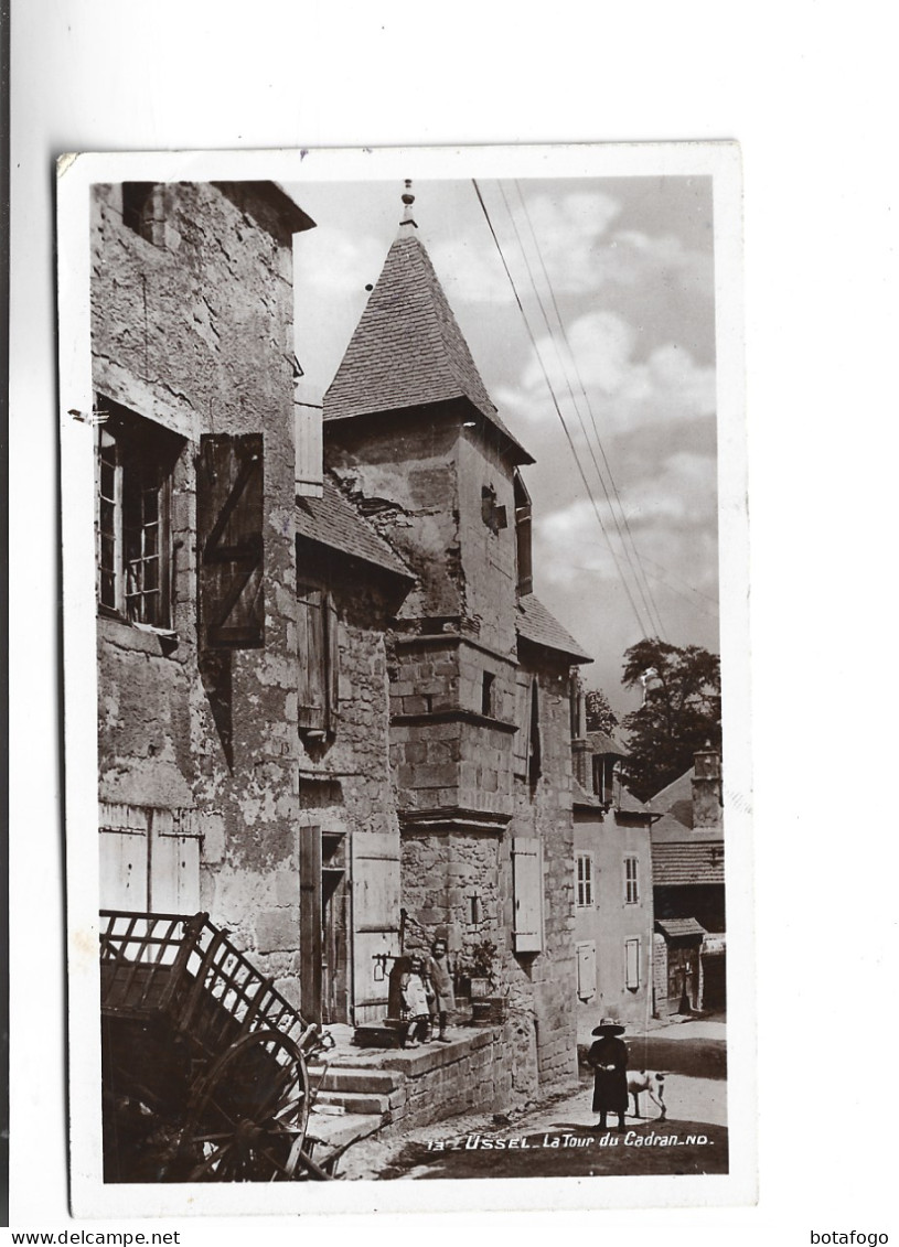 CPA PHOTO DPT 19 USSEL, LA TOUR DU CADRAN  En 1947! (voir Timbres) - Ussel