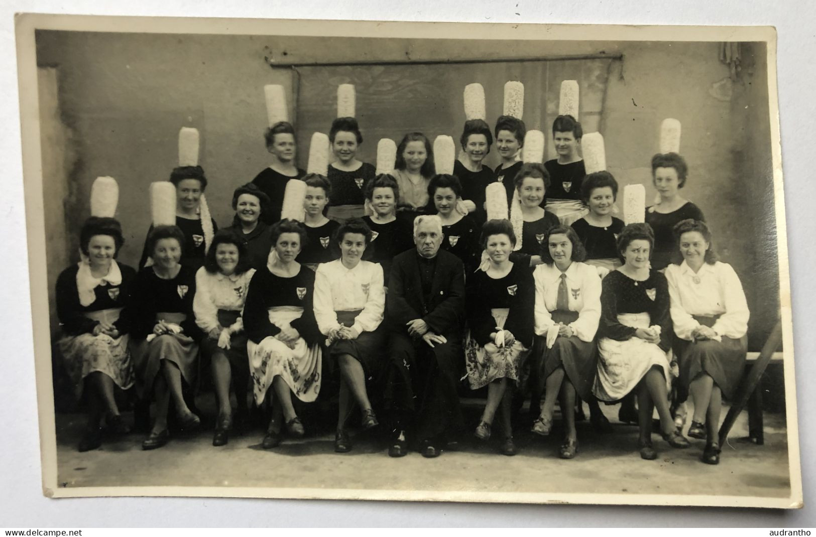 2 Carte Photo 1944 JAC Jeunesse Agricole Catholique - Bretagne Coiffe Bigoudène Plonéour- Odette Raphalen Jean Guichaoua - Identified Persons