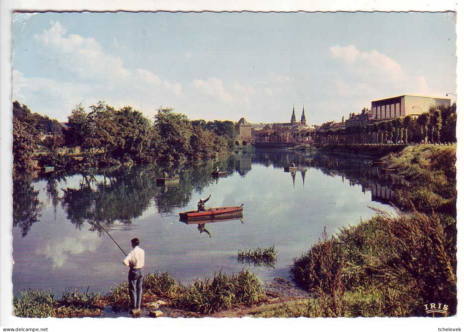 (08). Charleville Mezieres. 08.105.39 La Meuse - Charleville