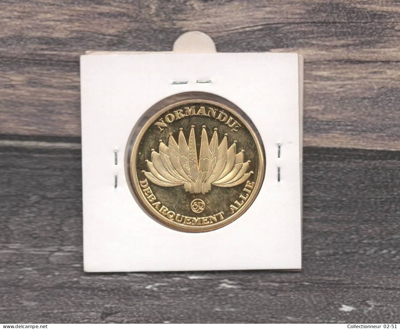 Médaille Souvenirs&Patrimoine : Arromanches Blason (couleur Or) - 2010 - Altri & Non Classificati